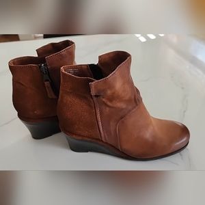 New Miz Mooz wedge booties size 39